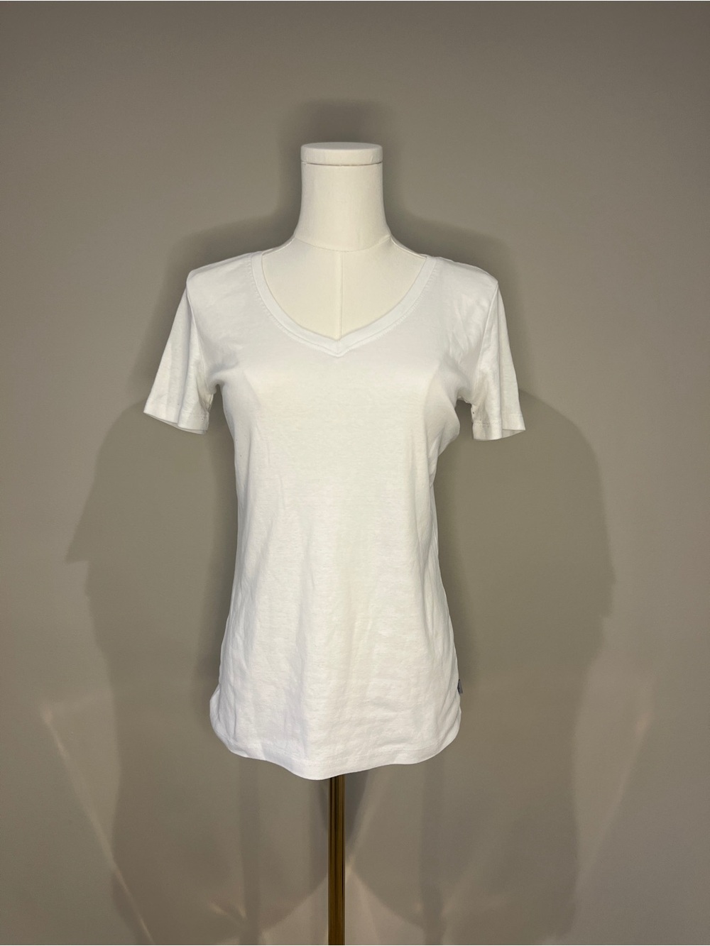 Eddie Bauer White V-Neck Short Sleeve Tee